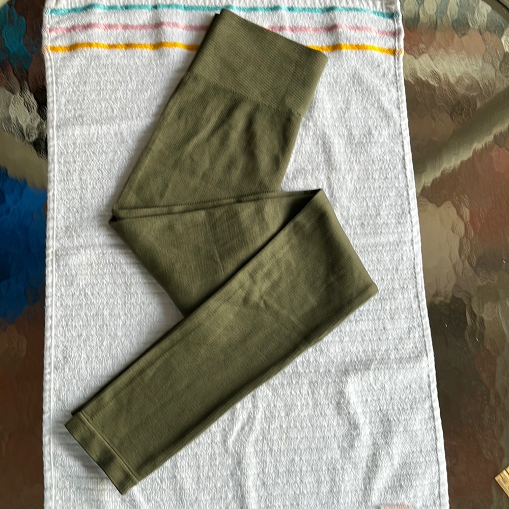 NWOT Pink Republic Olive Green Leggings - Size Small